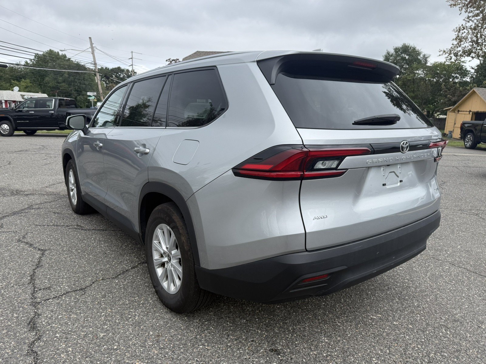 Used 2025 Toyota Grand Highlander AWD image 5