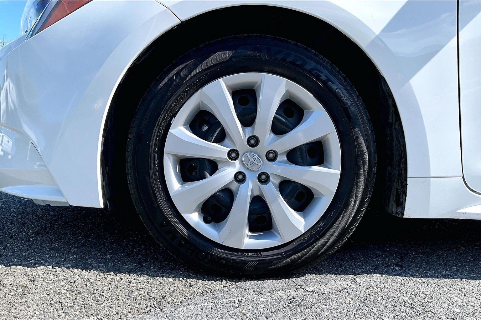 Used 2025 Toyota Corolla LE FWD image 9