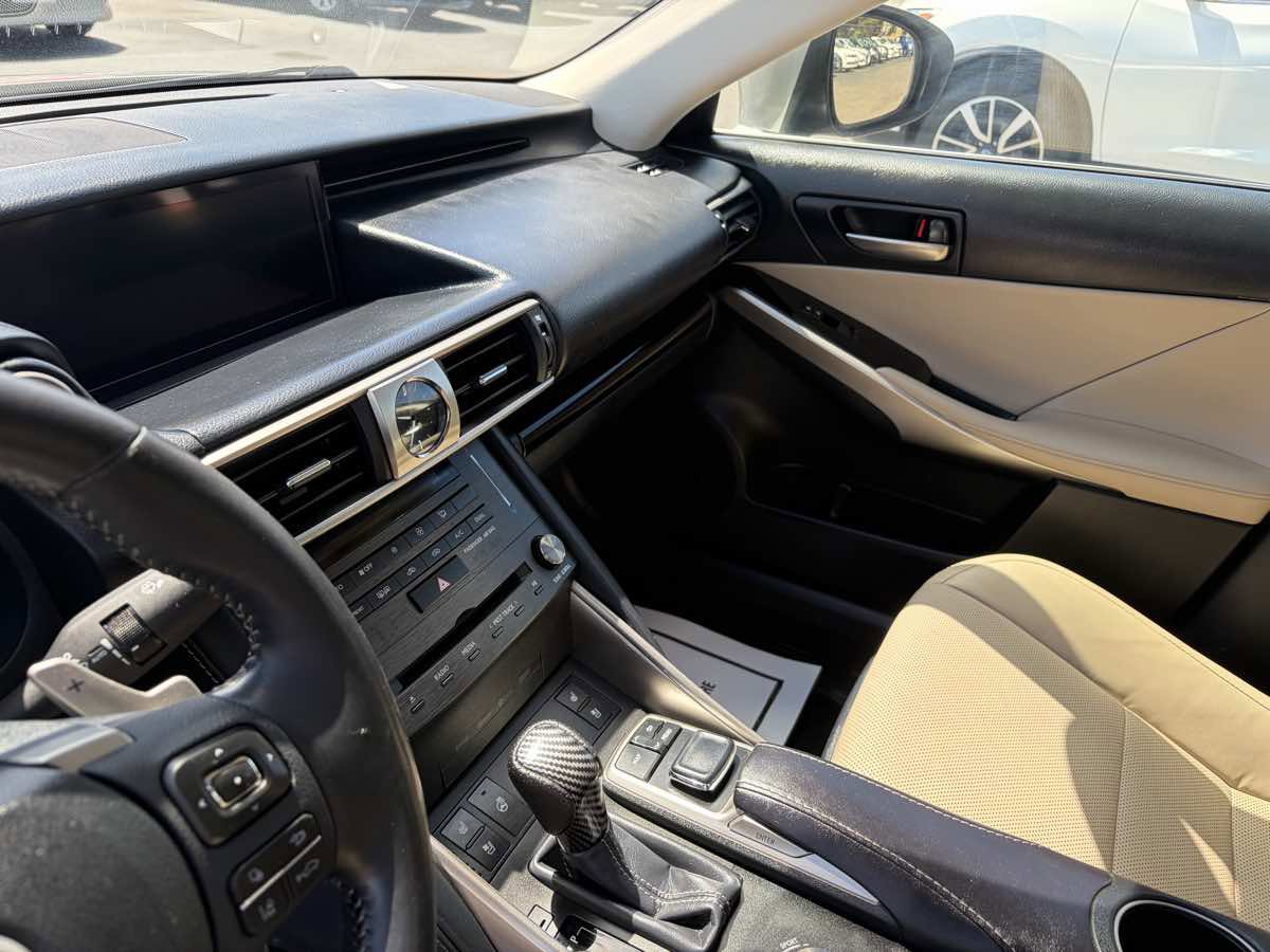 Used 2019 Lexus IS 300 AWD image 12