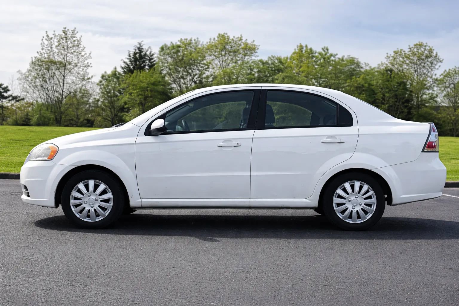 Used 2011 Chevrolet Aveo LT w/ Power and Convenience Package FWD image 4