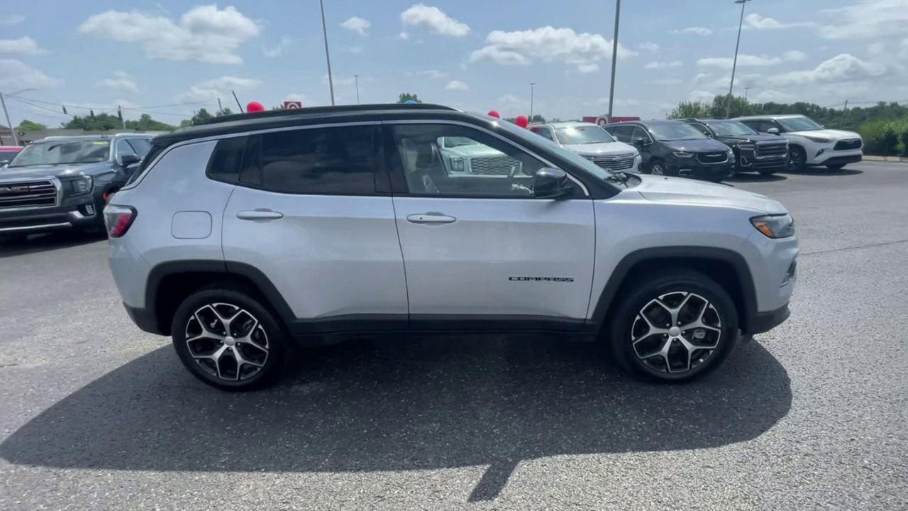Used 2024 Jeep Compass Limited image 2
