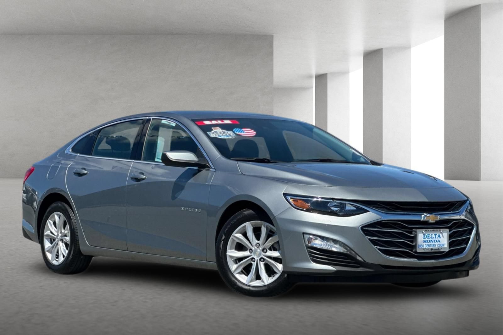Used 2025 Chevrolet Malibu LT FWD image 2