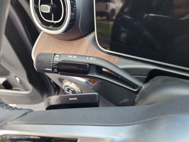 Used 2025 Mercedes-Benz C 300 Sedan image 30