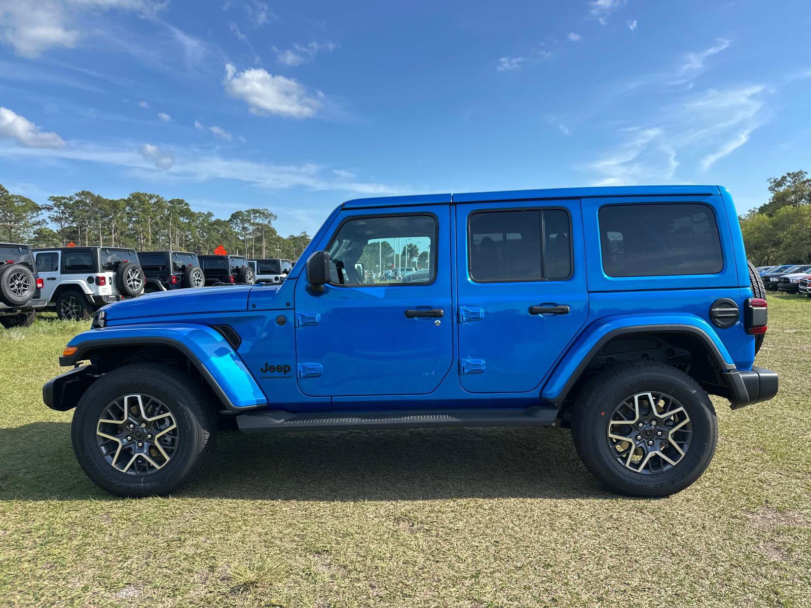 New 2025 Jeep Wrangler Unlimited Sahara AWD/4WD image 6