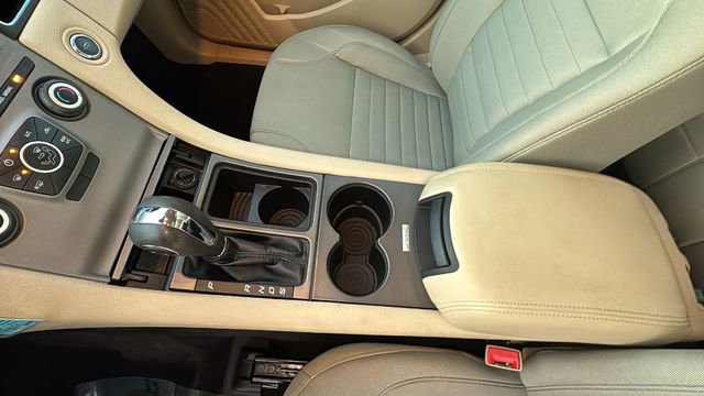 Used 2018 Ford Taurus SE image 19