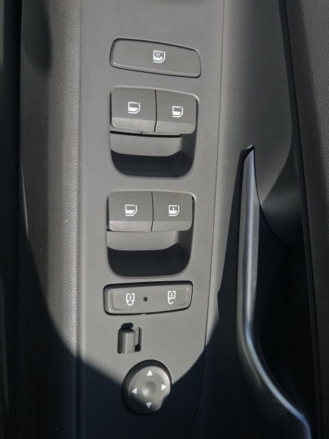 Used 2021 Hyundai Elantra SE FWD image 16