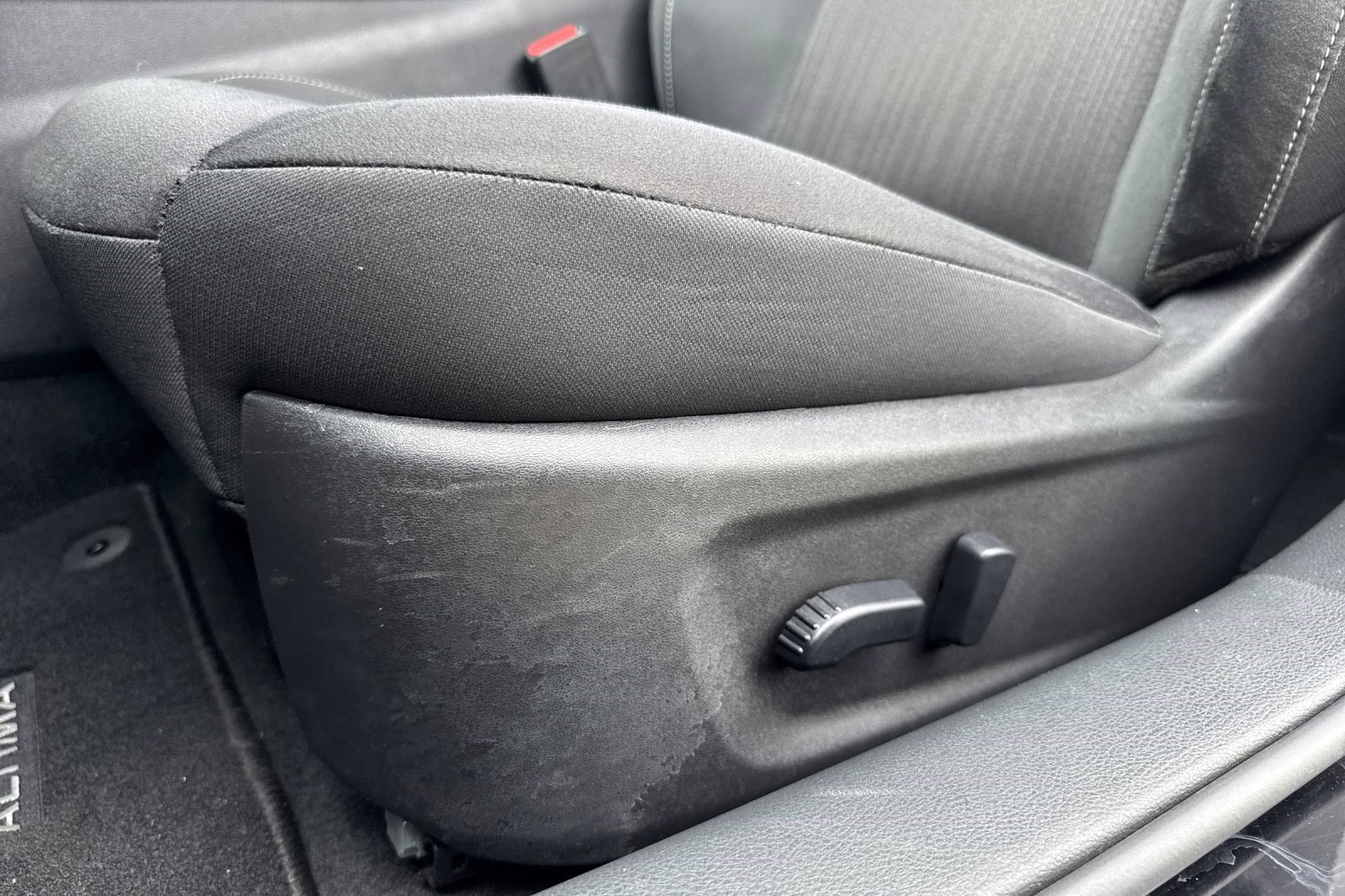 Used 2025 Nissan Altima 2.5 SV image 13