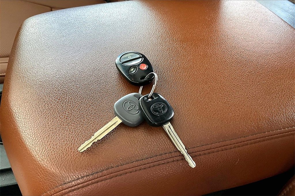 Used 2008 Toyota Sequoia Platinum image 35