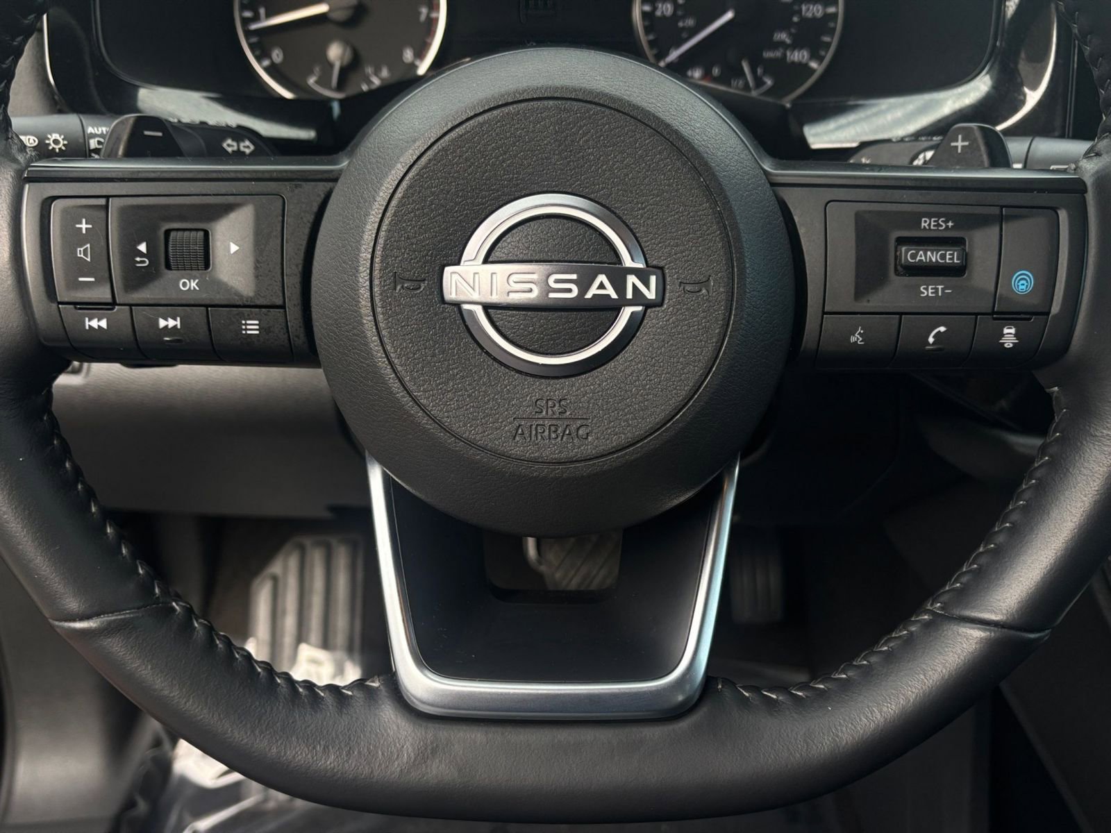 Used 2025 Nissan Pathfinder SV image 35