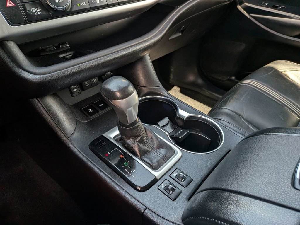 Used 2018 Toyota Highlander SE image 22
