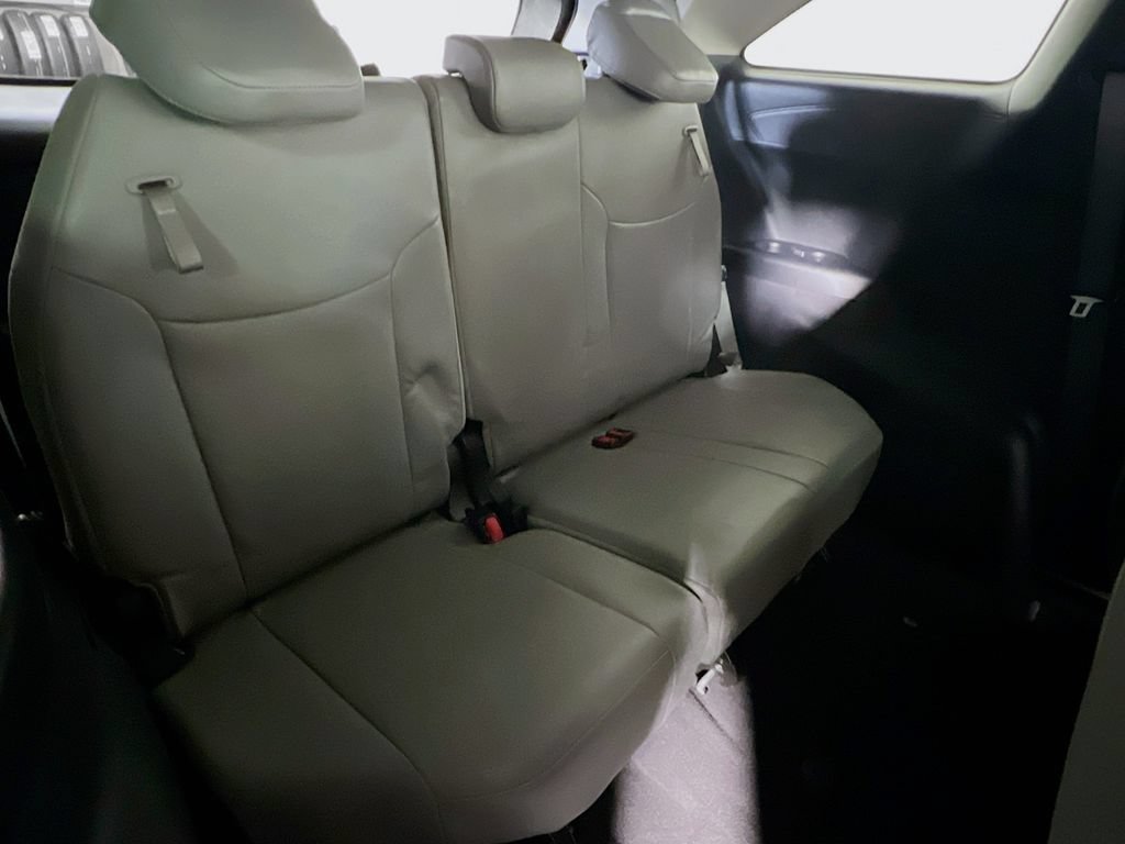 Certified 2025 Toyota Sienna XLE FWD image 24