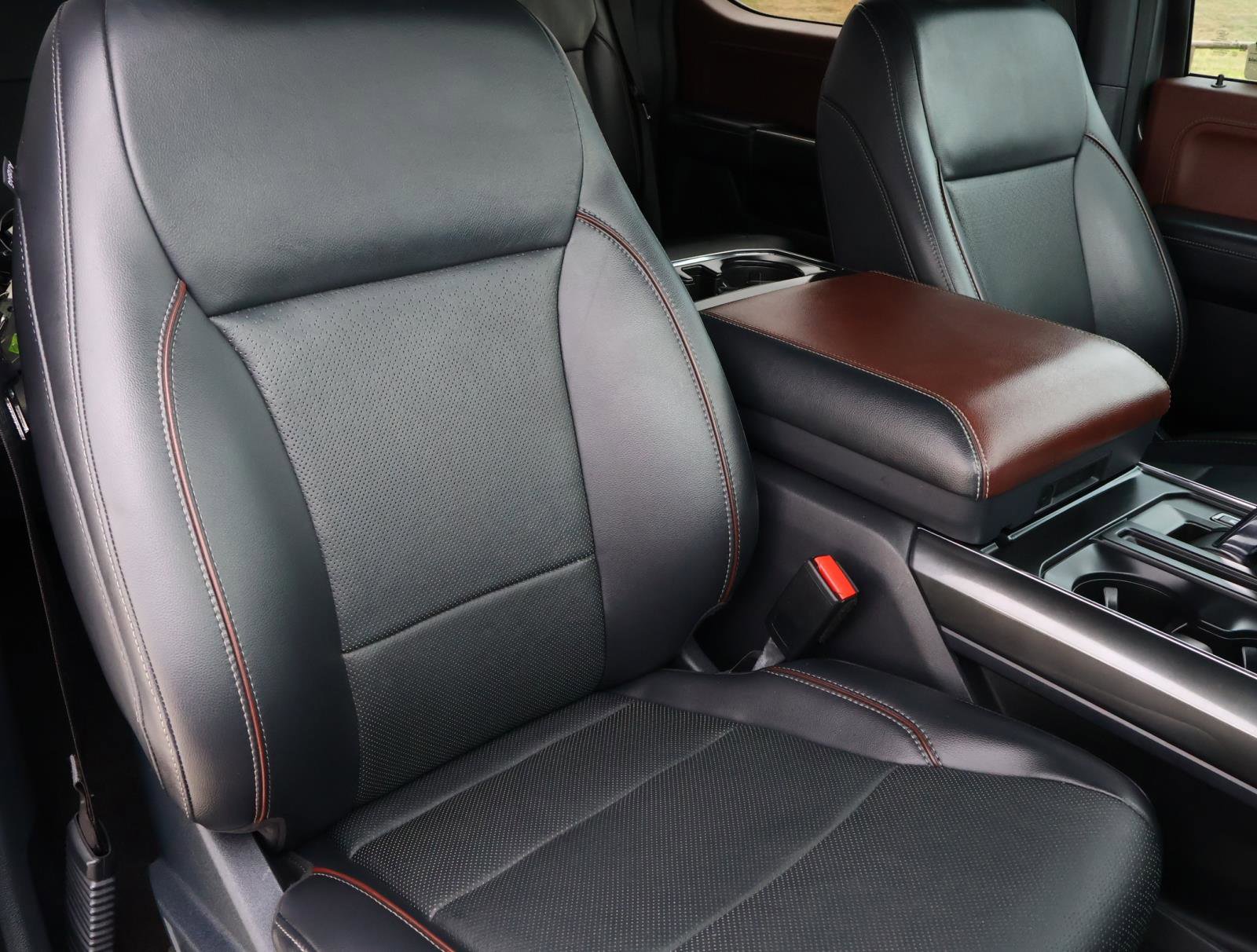 Used 2021 Ford F150 Lariat w/ Max Trailer Tow Package image 18