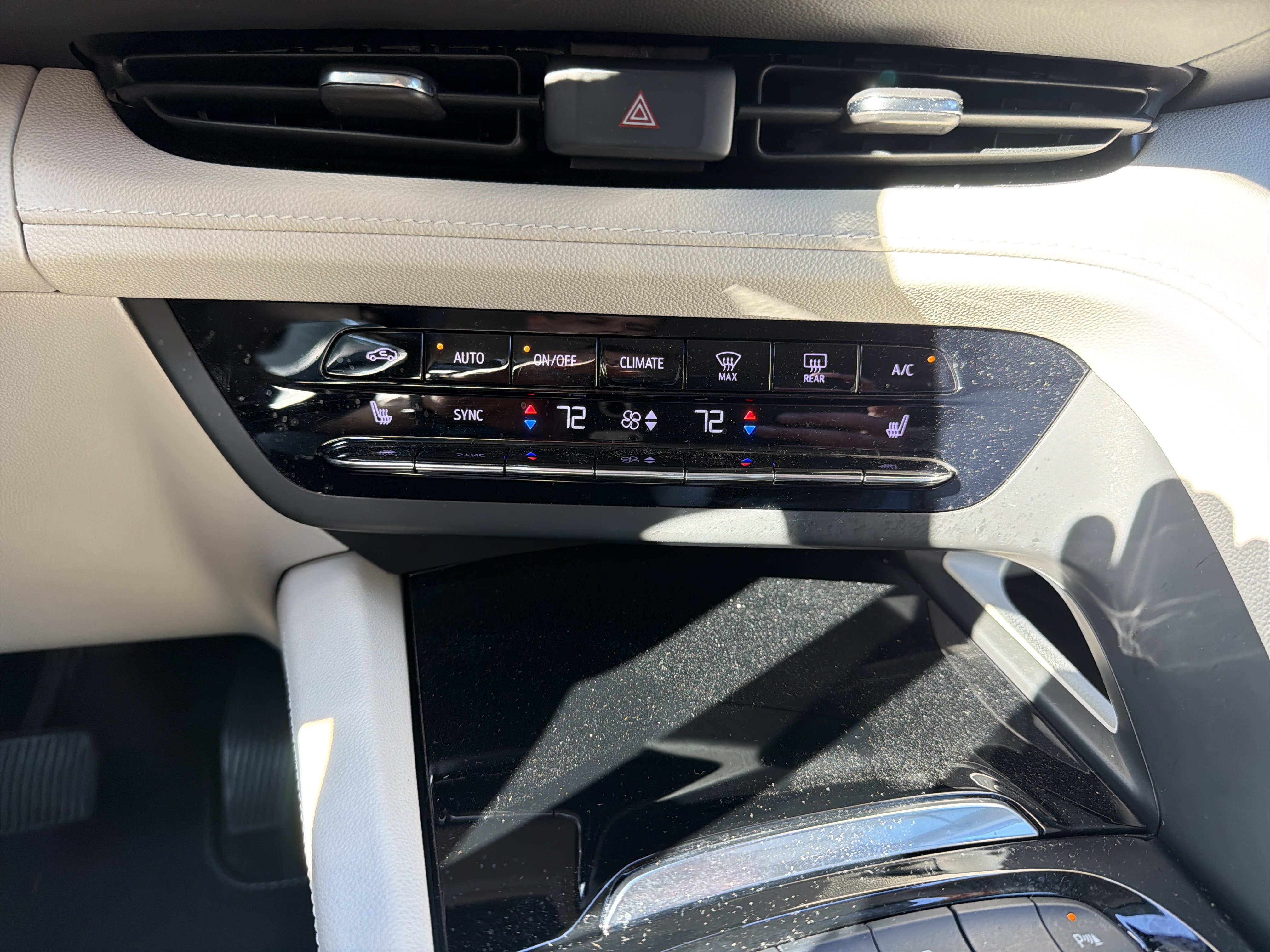 Used 2022 Buick Envision Essence w/ Safety Package FWD image 24