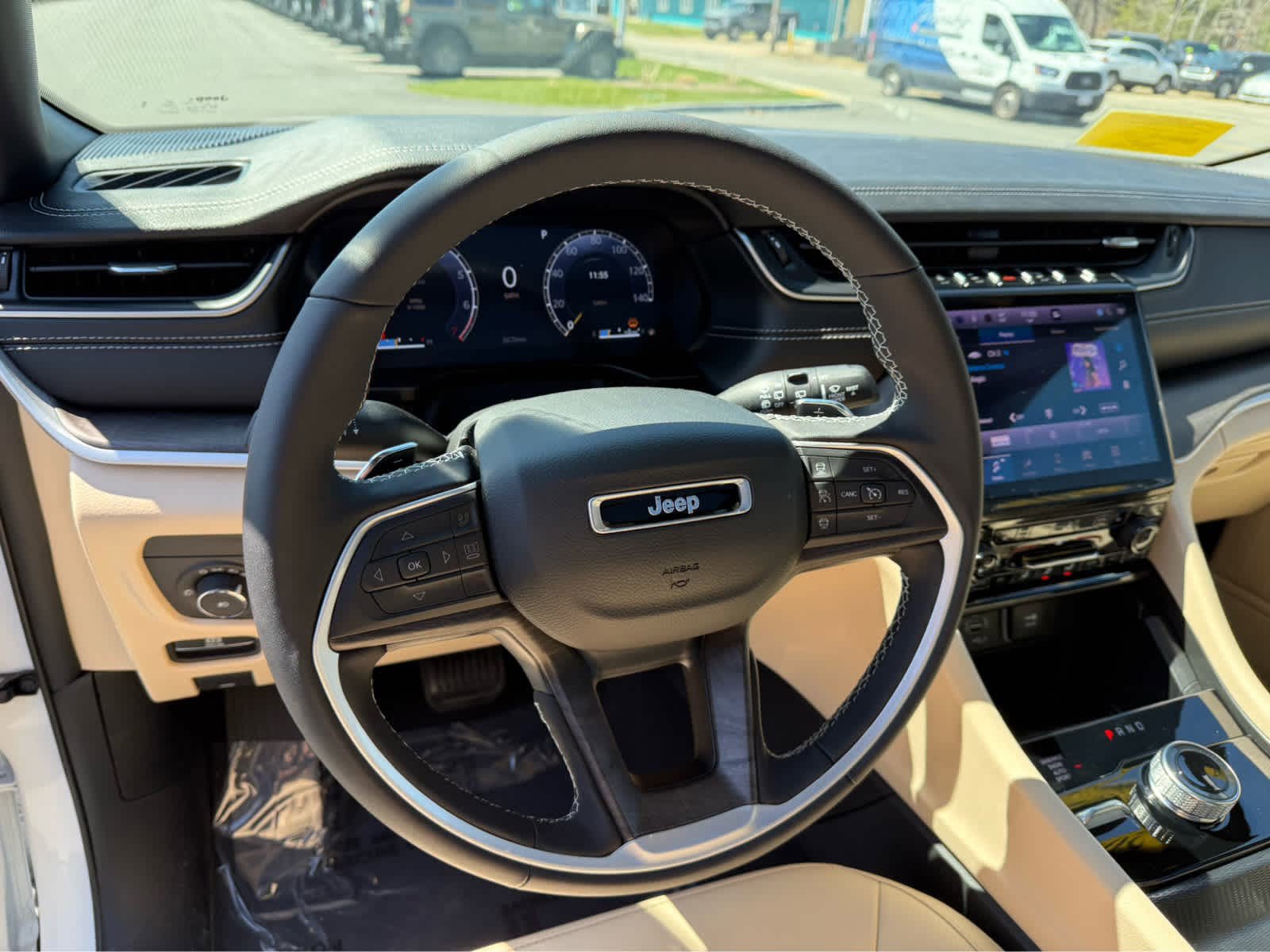 Used 2025 Jeep Grand Cherokee Limited w/ Black Appearance Package image 13