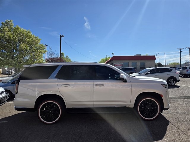 Used 2021 Cadillac Escalade Luxury AWD/4WD image 3