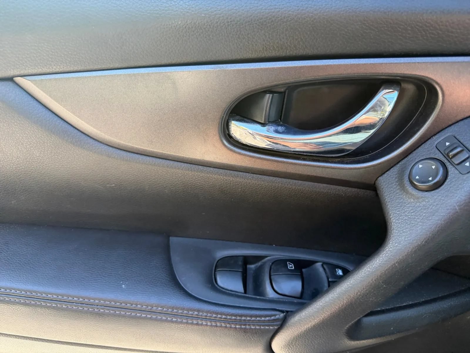 Used 2016 Nissan Rogue S FWD image 17