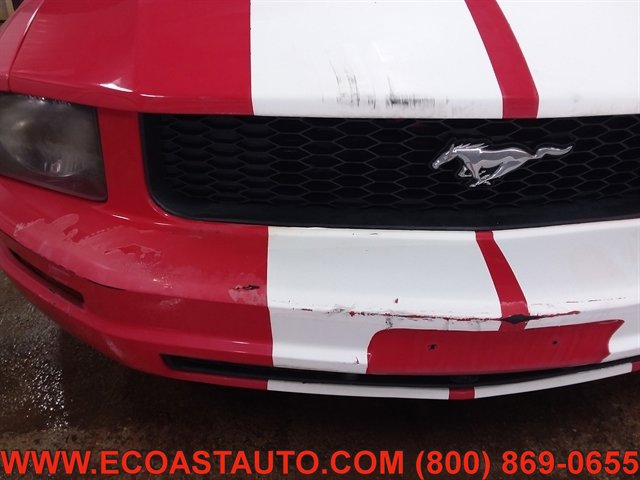 Used 2005 Ford Mustang Deluxe Coupe image 14