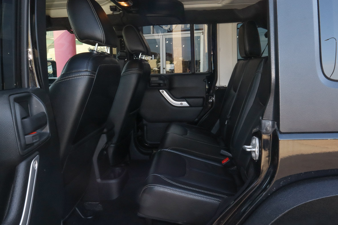 Used 2018 Jeep Wrangler Unlimited Rubicon w/ Connectivity Group AWD/4WD image 8