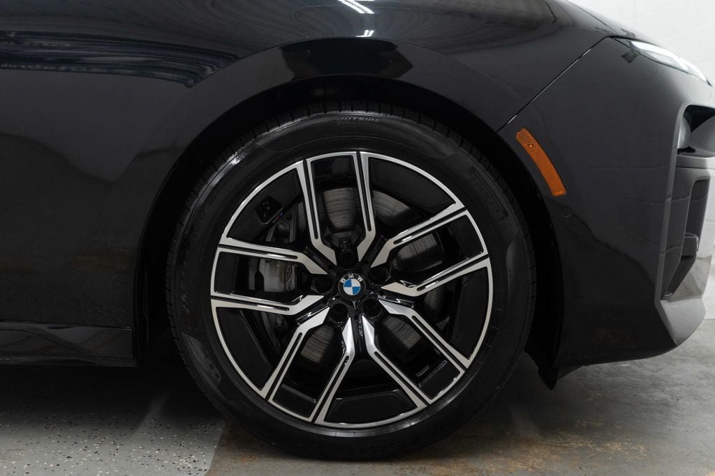 Used 2023 BMW 760i xDrive AWD/4WD image 44