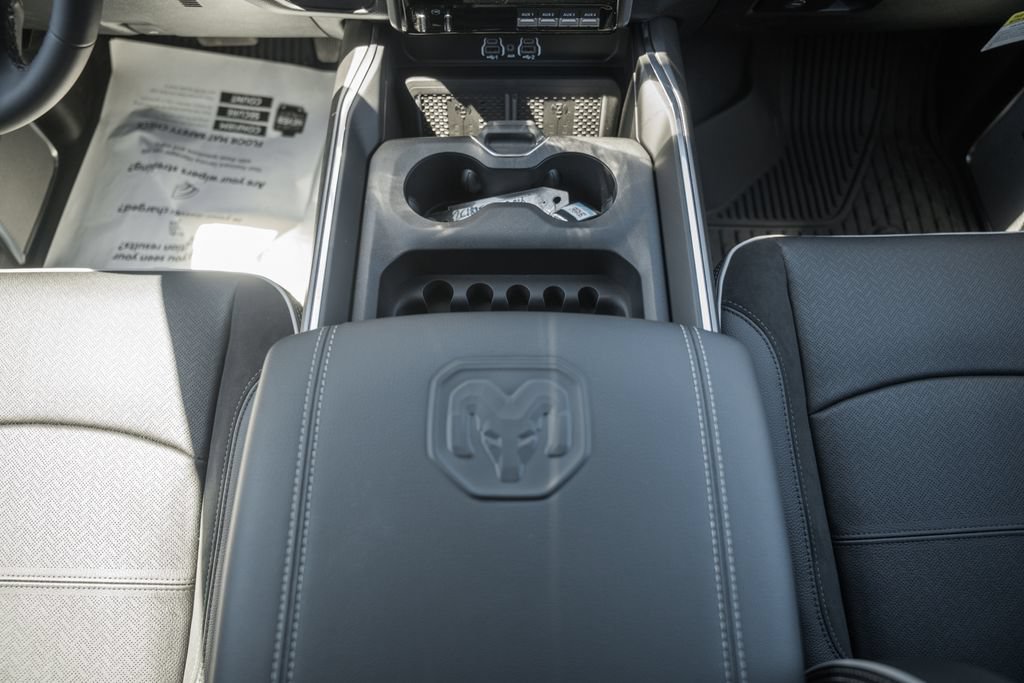New 2026 RAM 2500 Laramie AWD/4WD image 32