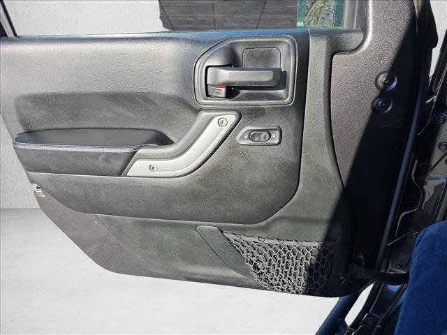 Used 2016 Jeep Wrangler Unlimited Rubicon image 25