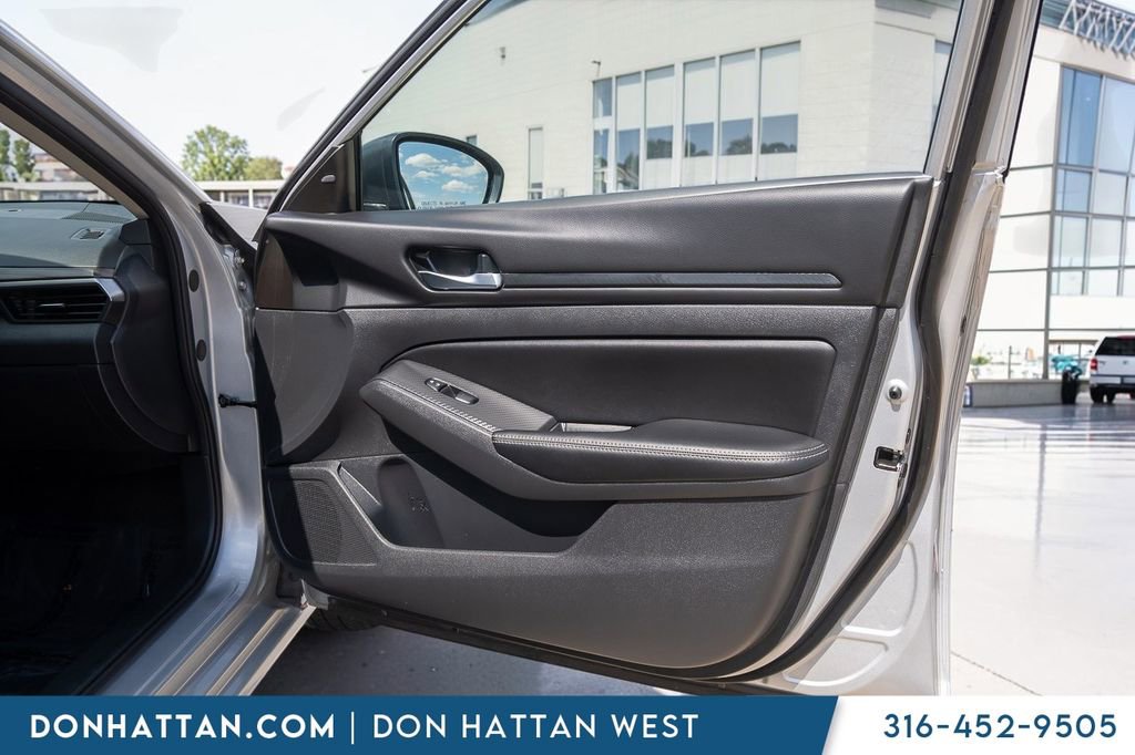 Used 2025 Nissan Altima 2.5 SV AWD/4WD image 25