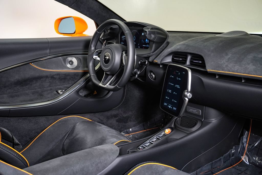 Used 2026 McLaren Artura Spider RWD image 19