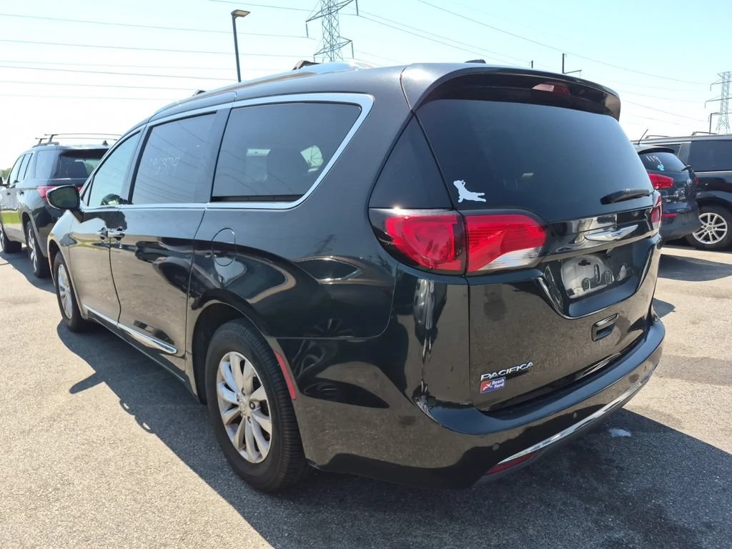 Used 2019 Chrysler Pacifica Touring-L FWD image 6