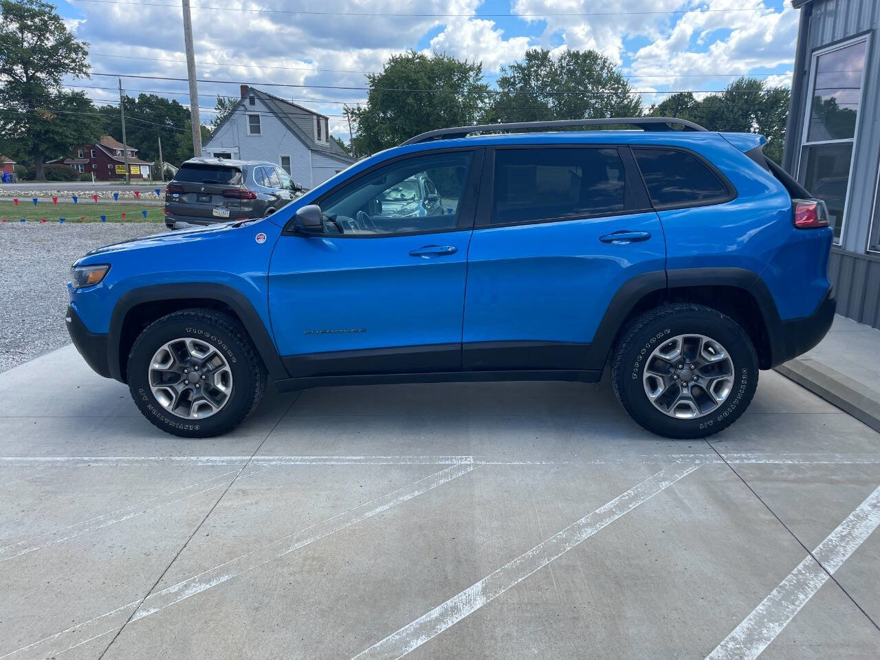 Used 2019 Jeep Cherokee Trailhawk w/ Cold Weather Group image 5