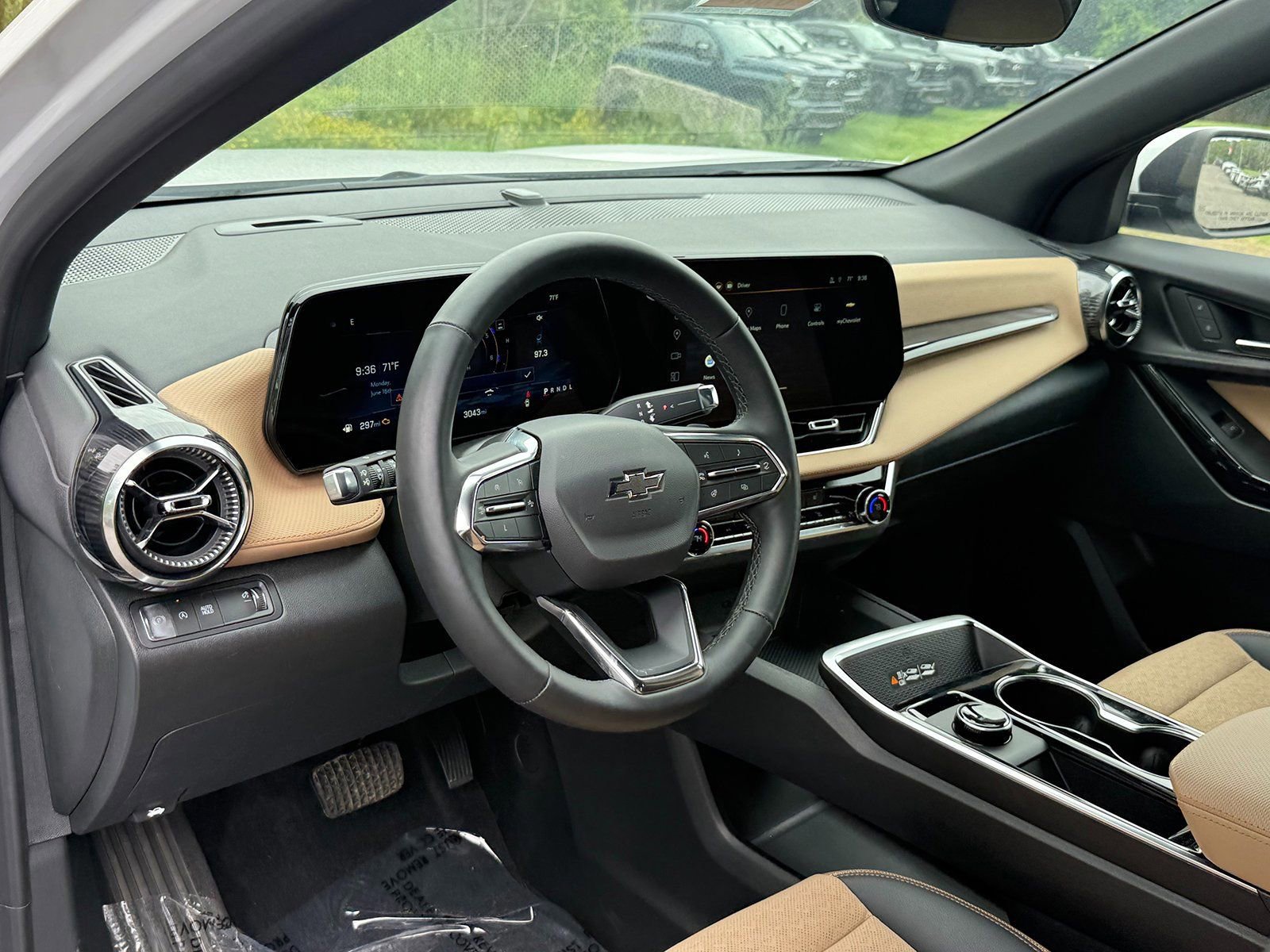 New 2025 Chevrolet Equinox ACTIV w/ Safety and Technology Package image 9