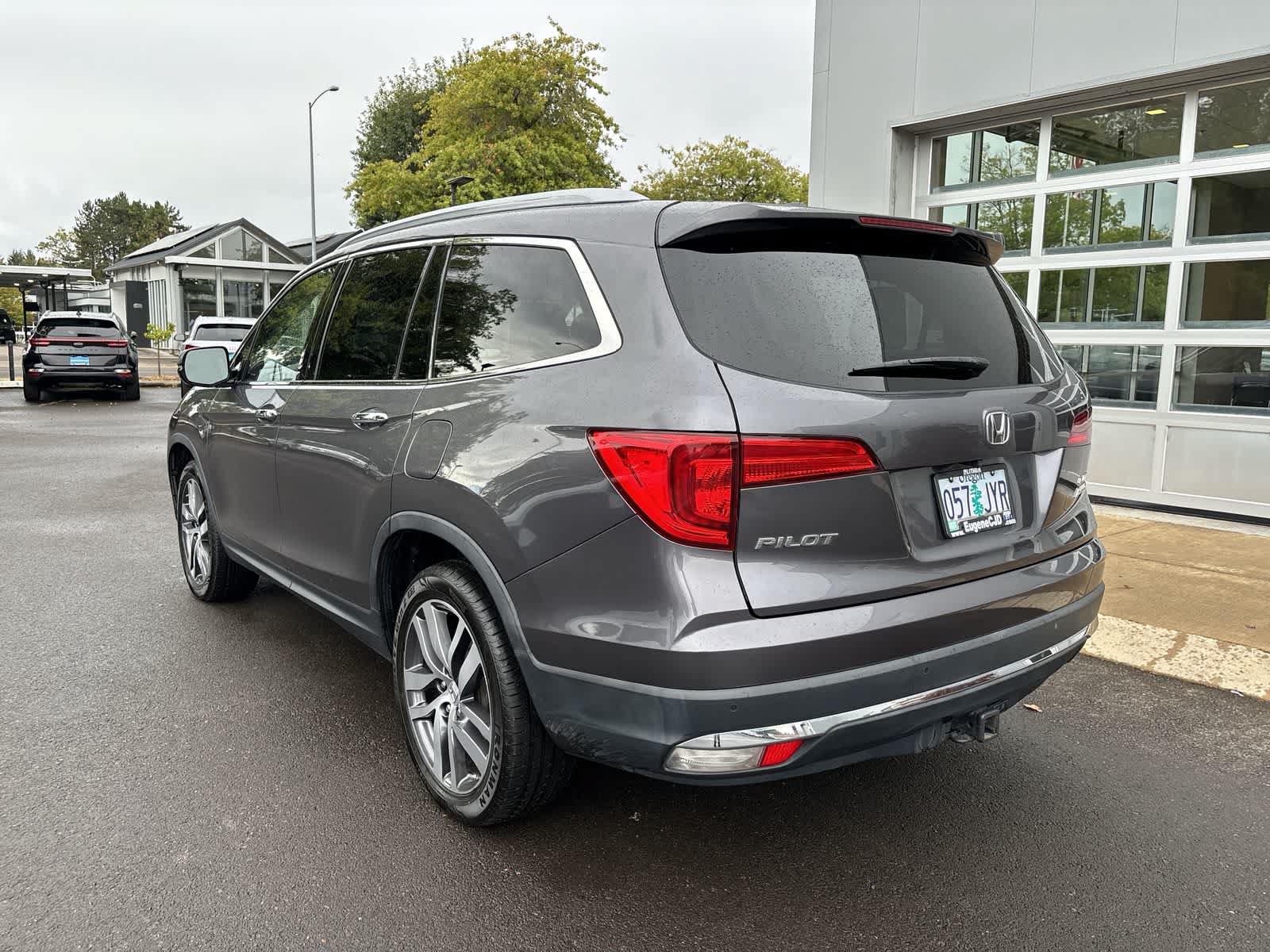 Used 2017 Honda Pilot Elite image 3