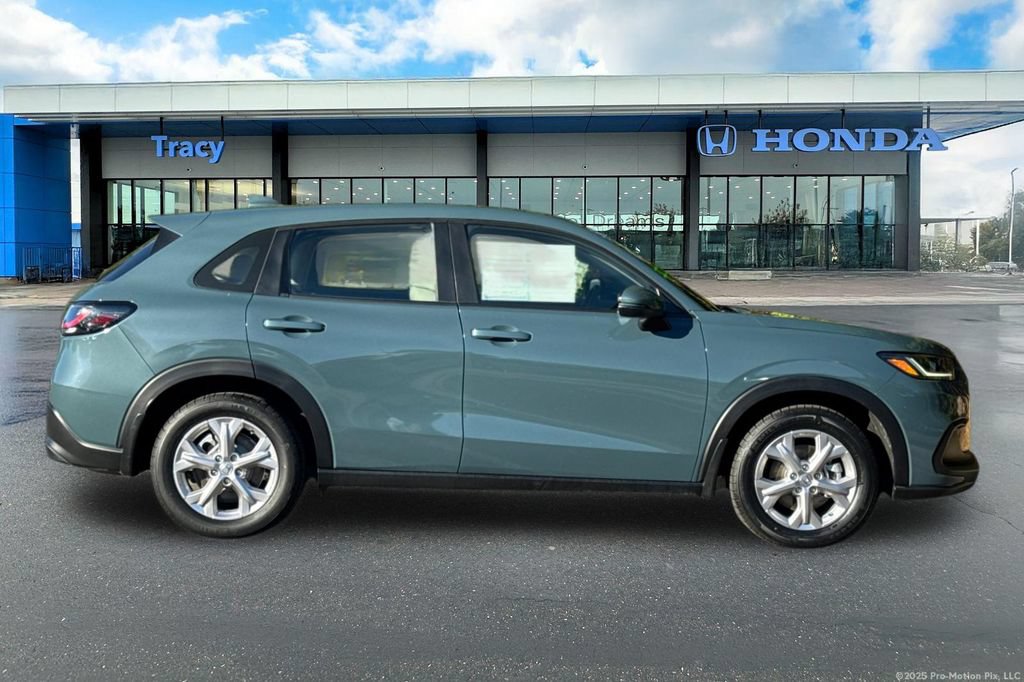 Certified 2025 Honda HR-V LX image 4
