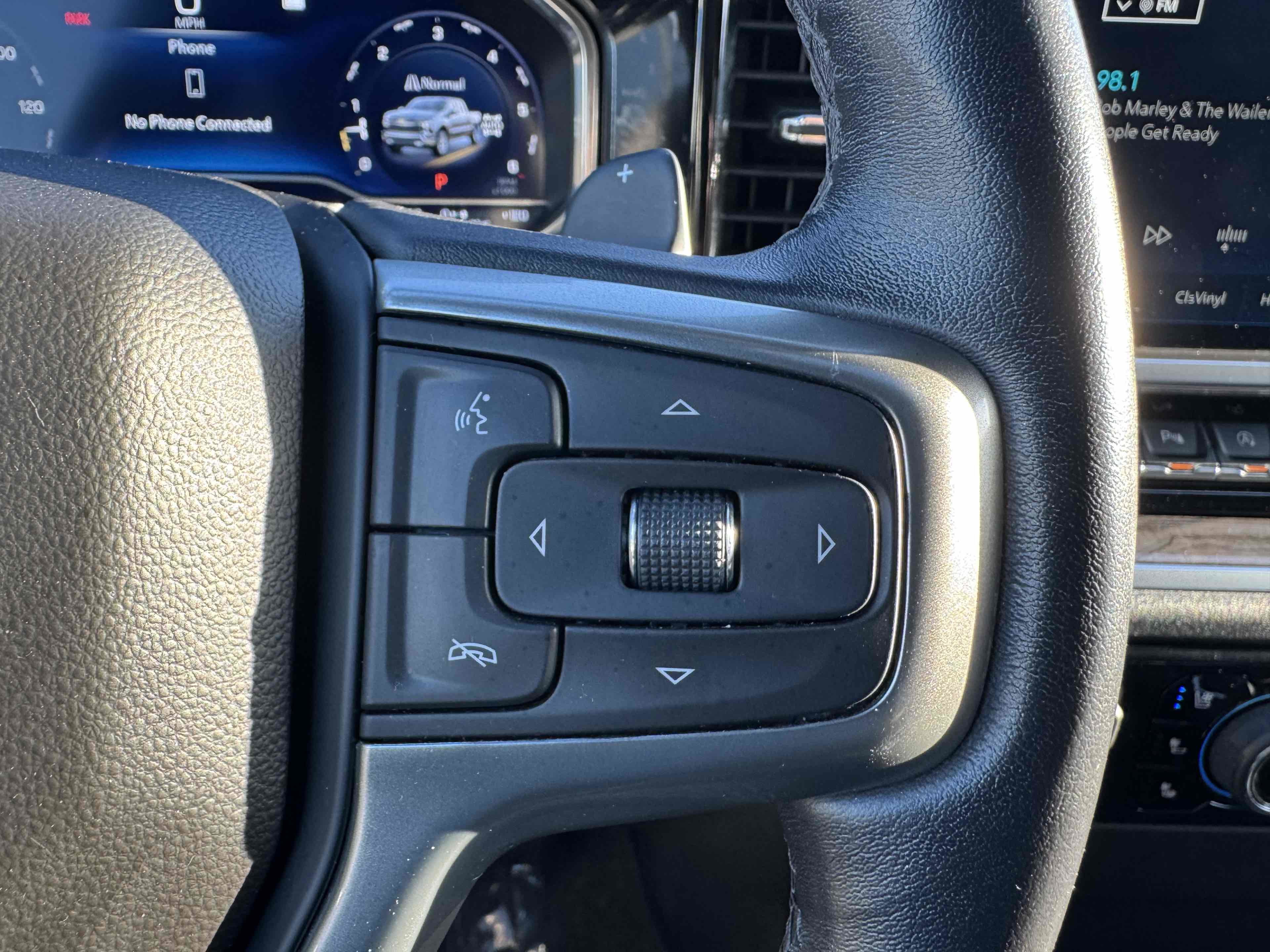 Used 2022 Chevrolet Silverado 1500 LTZ AWD/4WD image 22