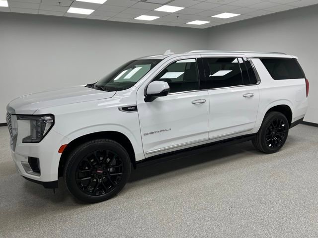 Used 2022 GMC Yukon XL Denali image 6