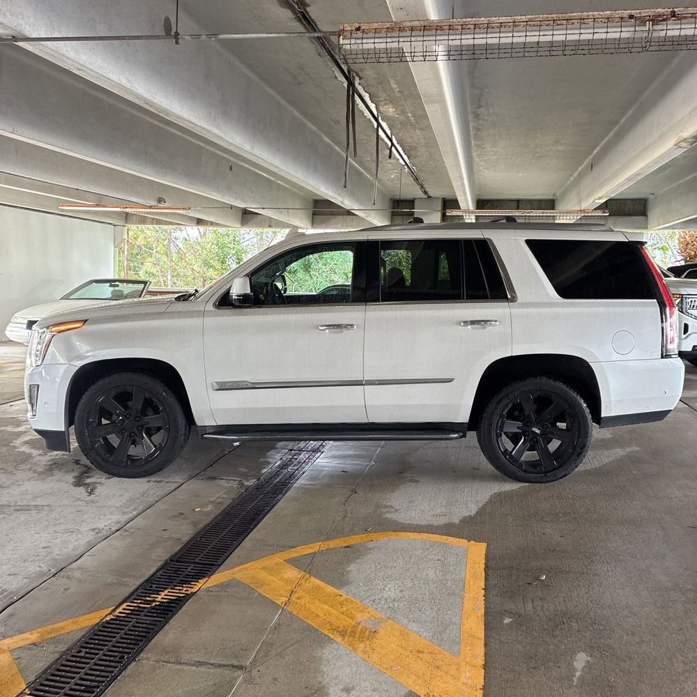 Used 2019 Cadillac Escalade Luxury image 4