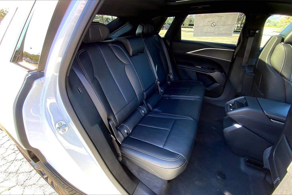 New 2025 Cadillac Lyriq Luxury image 30