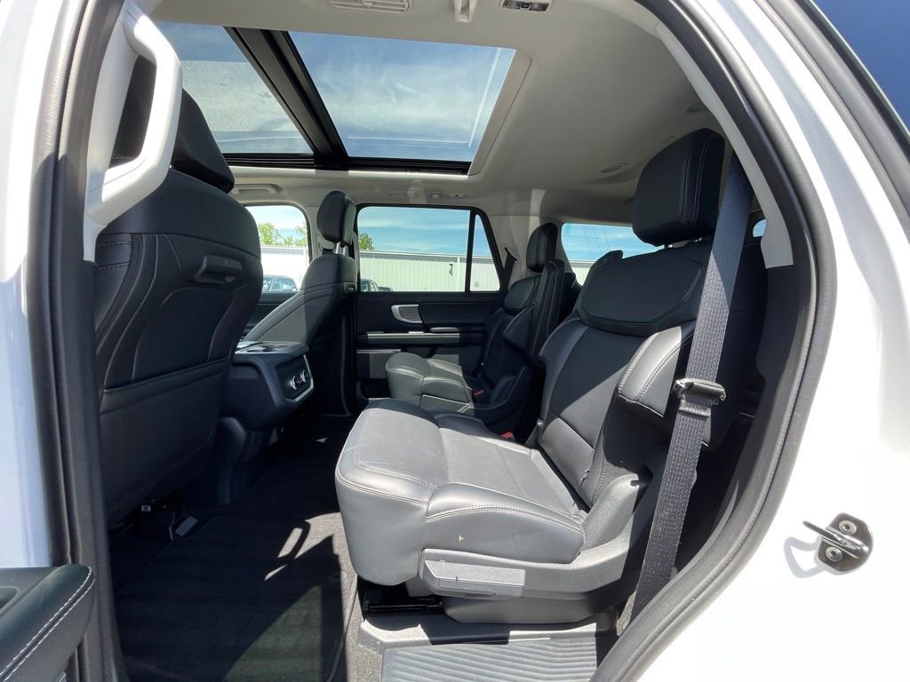 Used 2025 Ford Expedition Platinum AWD/4WD image 17