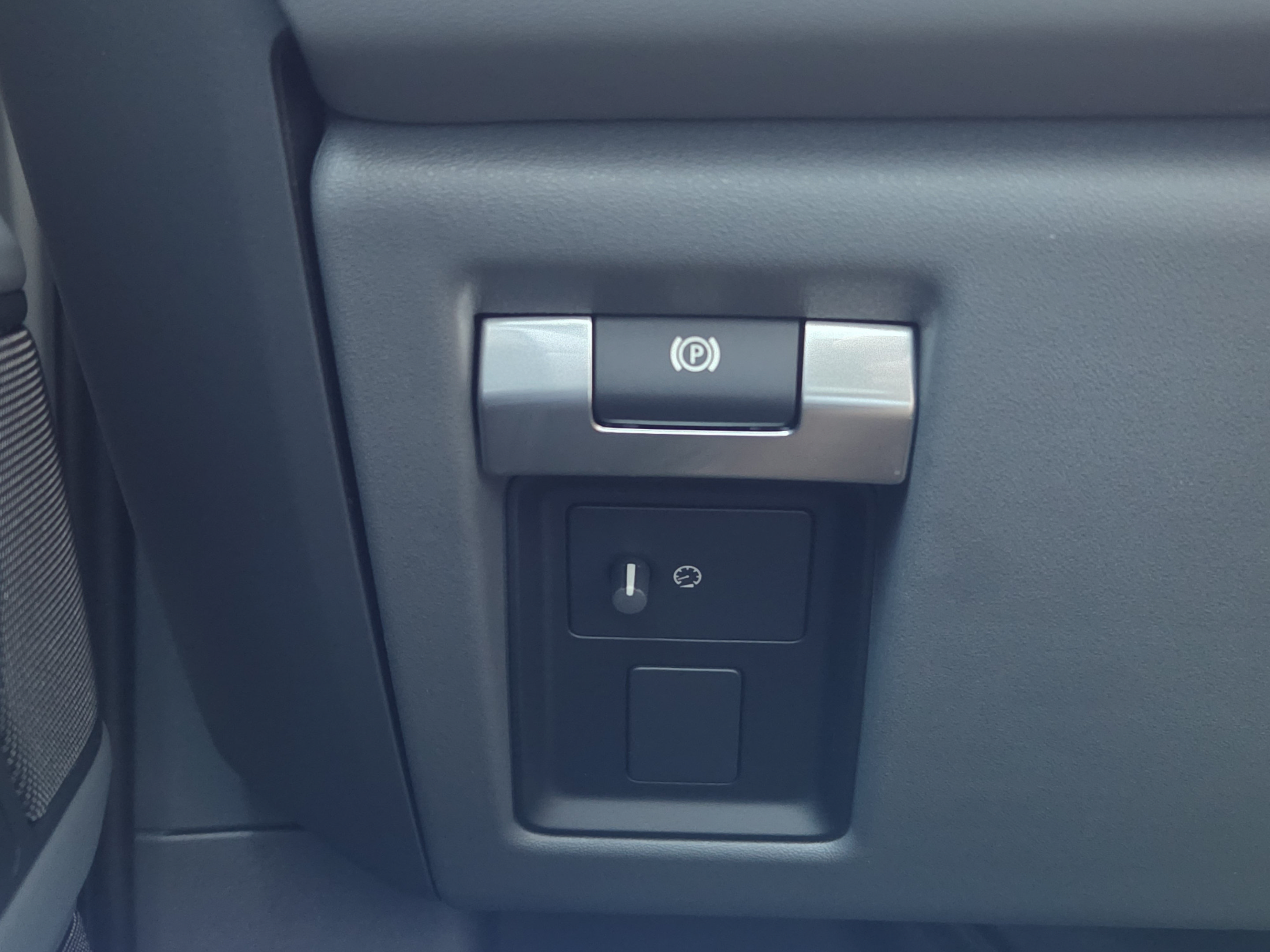 New 2026 Land Rover Defender 110 X-Dynamic SE AWD/4WD image 16