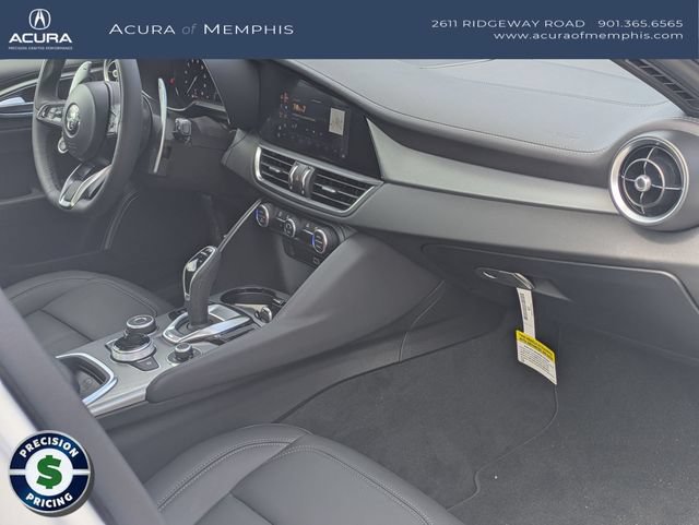 Used 2025 Alfa Romeo Giulia AWD image 29
