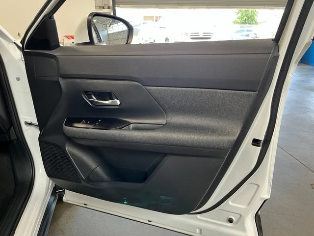 Used 2025 Nissan Kicks SV FWD image 12