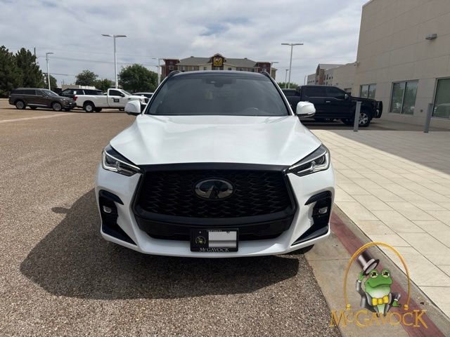 Used 2018 INFINITI Q50 Luxe w/ Cargo Package (L95) RWD image 2