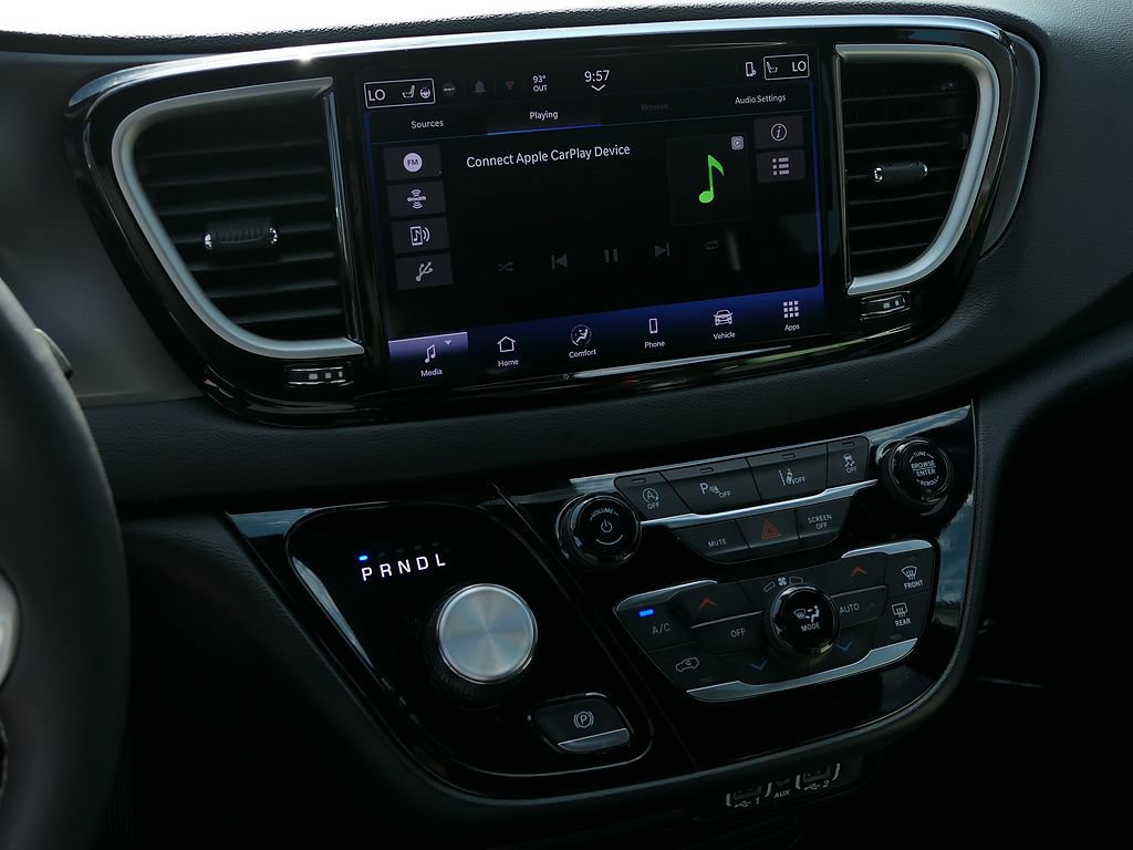Used 2025 Chrysler Voyager LX FWD image 18