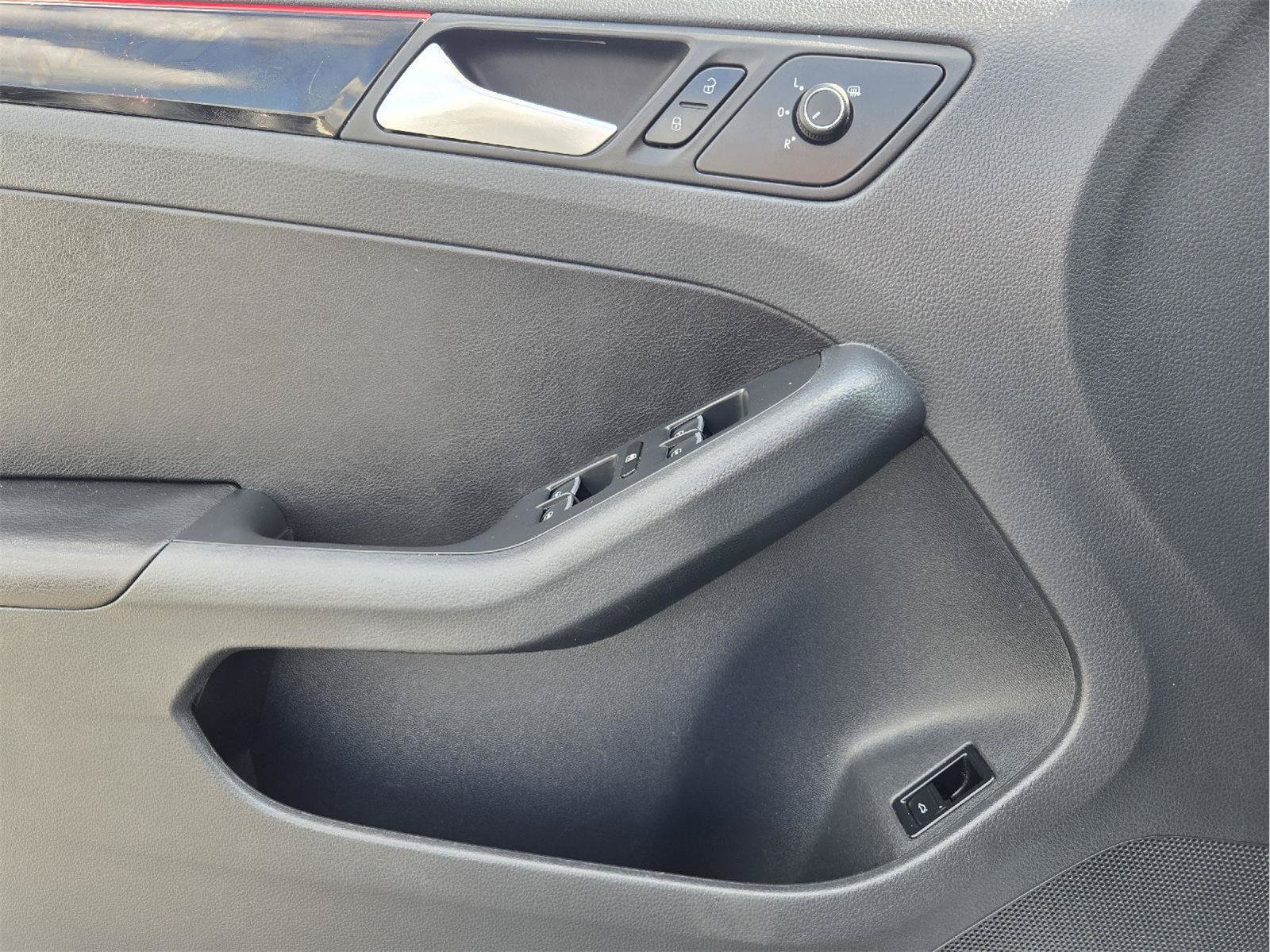 Used 2015 Volkswagen Jetta GLI SE FWD image 22