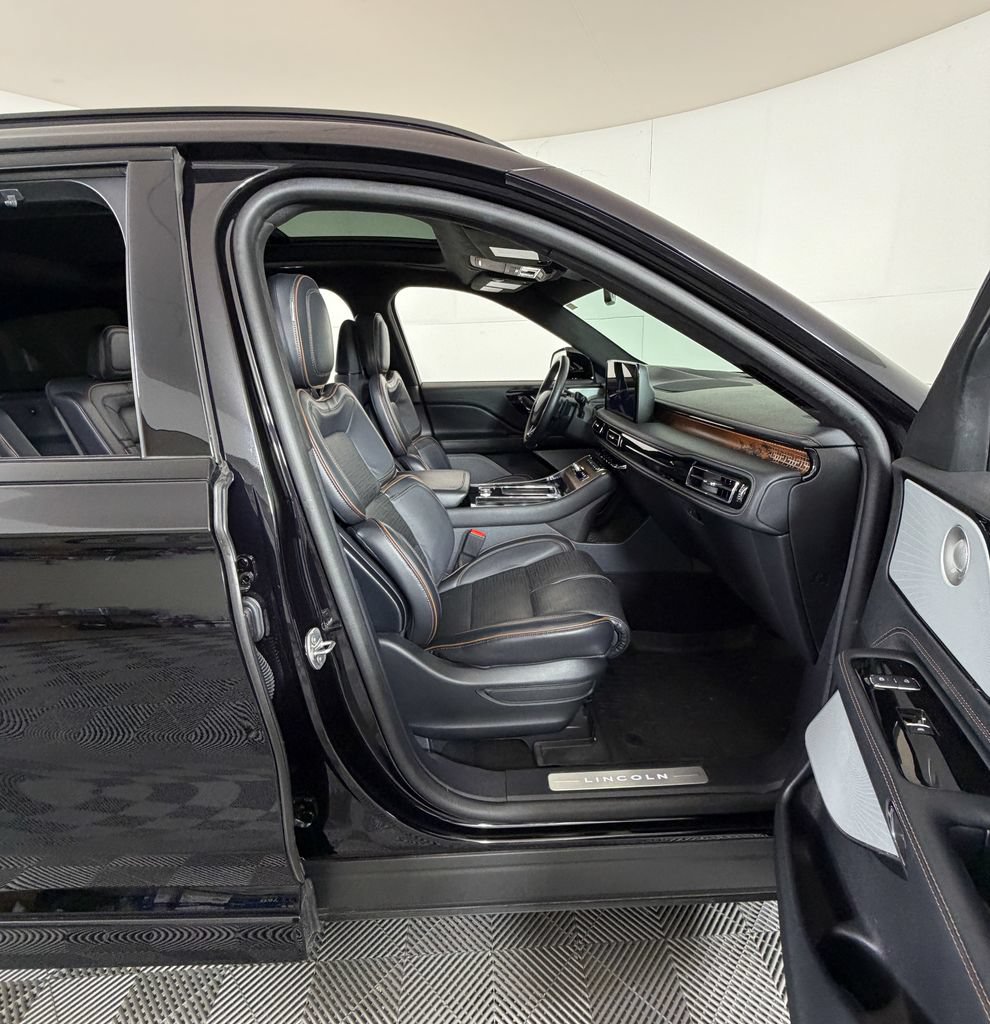 Used 2025 Lincoln Aviator Black Label w/ Jet Appearance Package AWD/4WD image 6