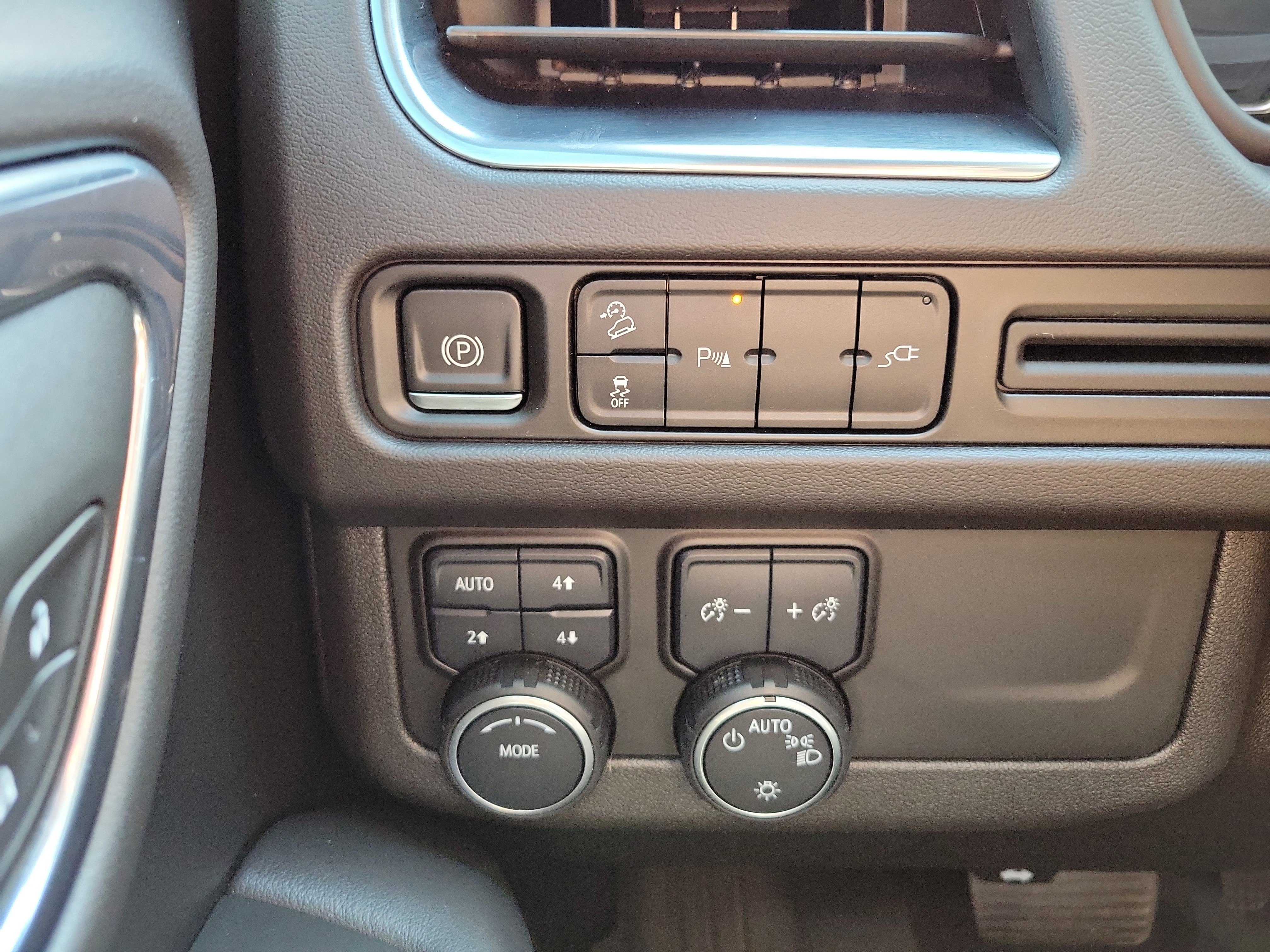 Used 2021 Chevrolet Tahoe Z71 AWD/4WD image 25