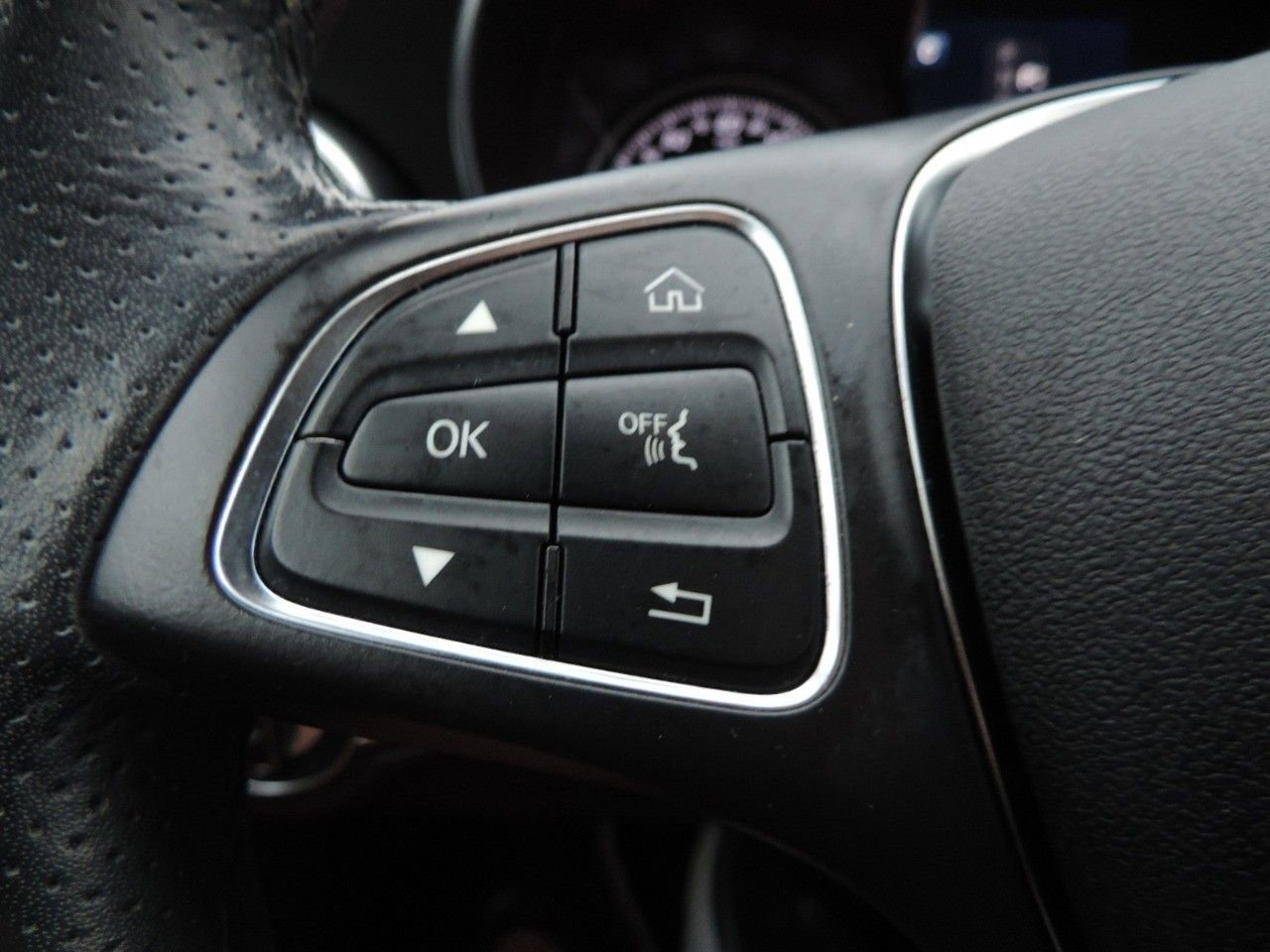 Used 2018 Mercedes-Benz C 300 Sedan image 27