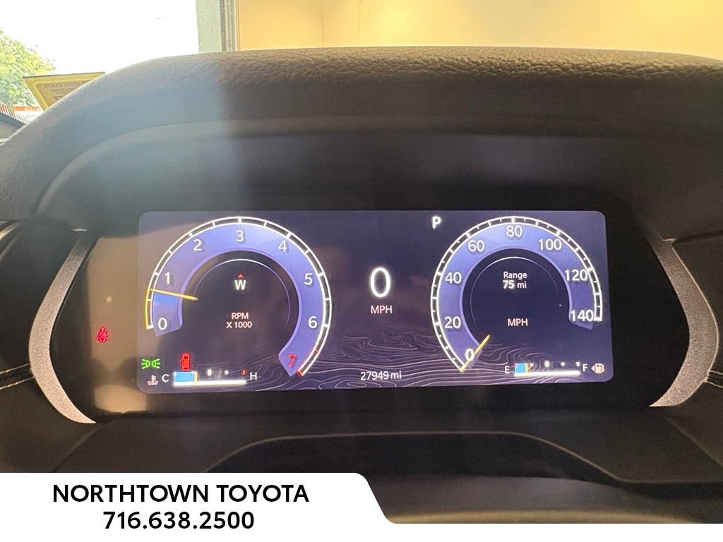 Used 2023 Jeep Grand Cherokee Altitude AWD/4WD image 11