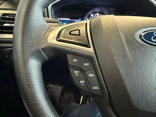 Used 2017 Ford Fusion SE w/ Fusion SE Technology Package image 18