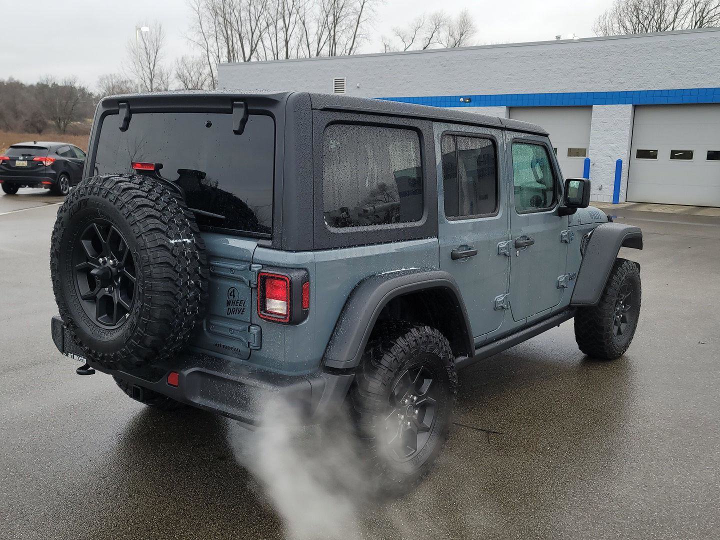 Used 2025 Jeep Wrangler Willys image 9