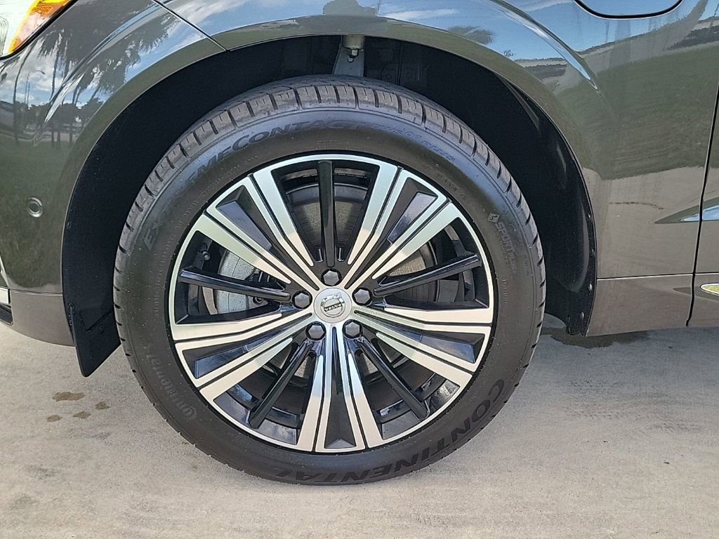 Used 2022 Volvo XC60 T8 Inscription w/ Advanced Package image 3